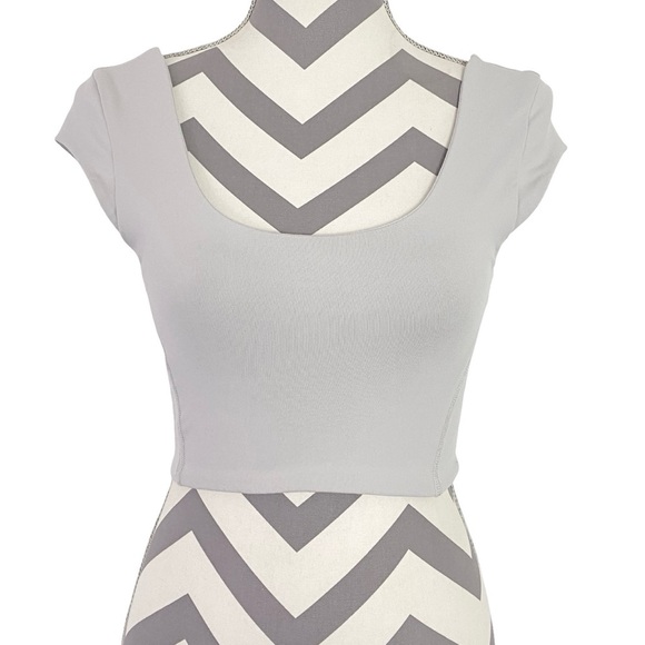 Live The Process Cropped Top Womens Size Small Open Back Light Grey Crop Tee - Picture 1 of 5